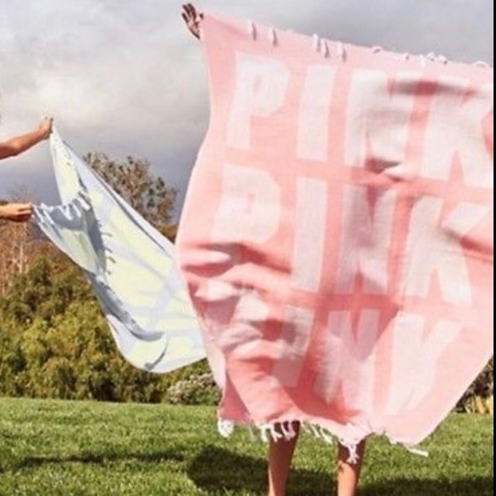 VS Pink Logo Fringe Beach Festival Blanket Pink